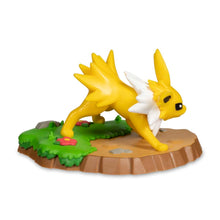 Load image into Gallery viewer, An Afternoon with Eevee &amp; Friends: Jolteon Figure by Funko
